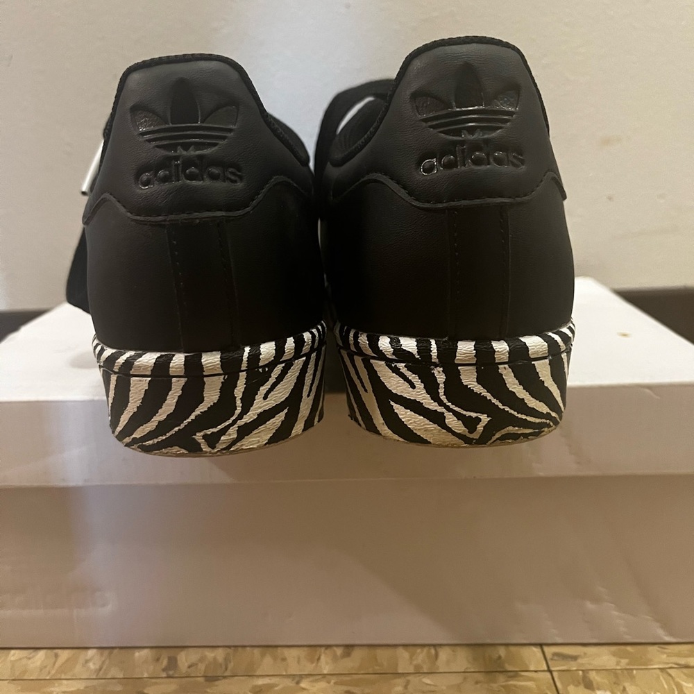 Black adidas superstar (shelltoes) with zebra print. - Picture 4 of 5